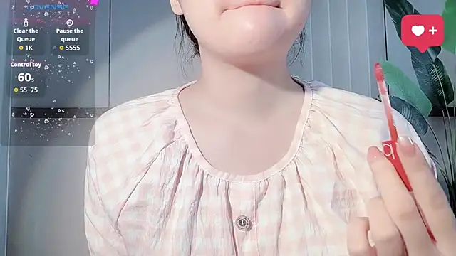 LINNIE05 online show from 11/29/25, 08:36