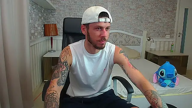 Snapshot of JonahShaw chatting on 07/18/26, 04:54 JonahShaw online show from 07/18/26, 04:54