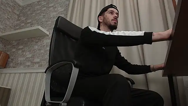 JonahShaw online show from 10/18/25, 04:36