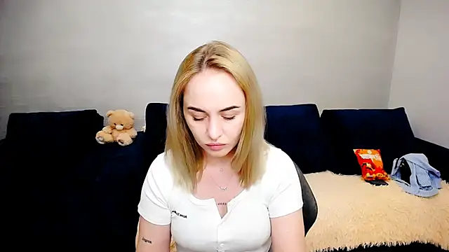 Snapshot of LiluMoon__ chatting on 05/19/26, 03:41 LiluMoon online show from 05/19/26, 03:41