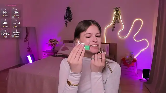 Lisa Blossom online show from 04/13/26, 06:06