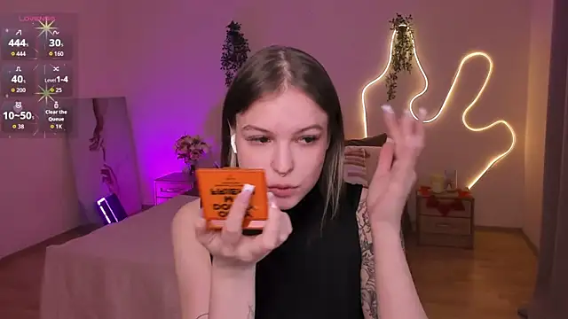 Lisa Blossom online show from 05/06/26, 06:06