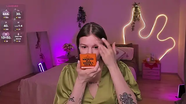 Lisa Blossom online show from 05/18/26, 06:07