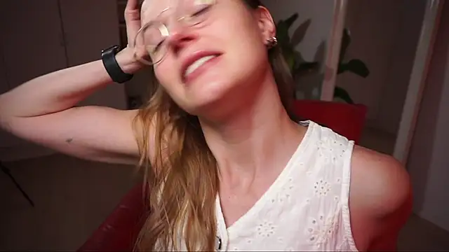 Scorpion Peach online show from 11/28/25, 02:50