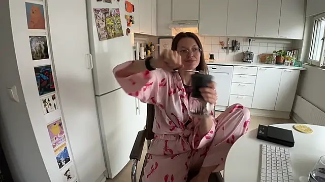 Scorpion Peach online show from 11/07/25, 10:20