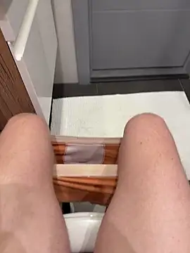 Snapshot of myPriority01 chatting on 10/01/25, 04:22 myPriority01 online show from 10/01/25, 04:22