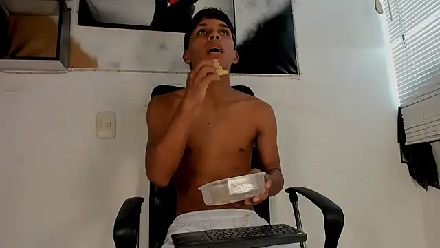 tyler twink boy online show from 09/10/25, 01:21