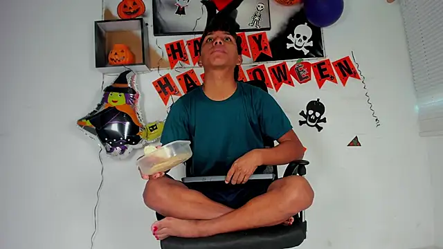 tyler twink boy online show from 10/28/25, 12:26