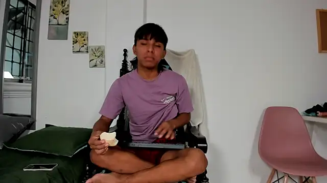 tyler twink boy online show from 03/23/26, 01:33