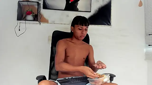 tyler twink boy online show from 11/28/25, 12:38