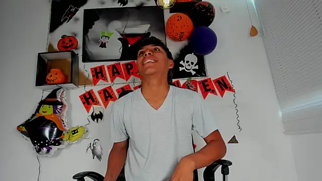 tyler twink boy online show from 11/01/25, 01:05