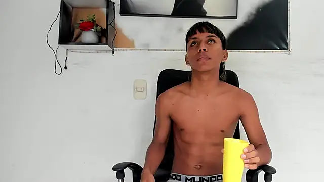 tyler twink boy online show from 11/15/25, 01:04