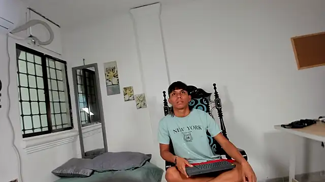 tyler twink boy online show from 03/04/26, 01:52