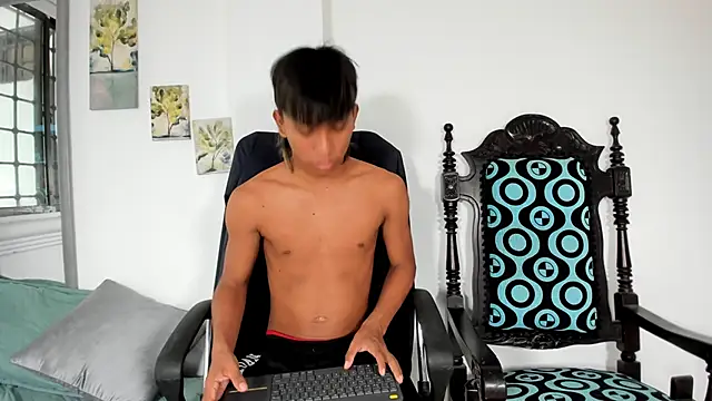 tyler twink boy online show from 03/12/26, 01:59