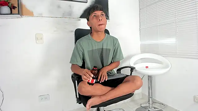 tyler twink boy online show from 09/27/25, 01:06