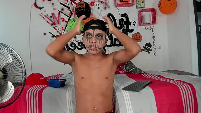 tyler twink boy online show from 10/31/25, 01:19