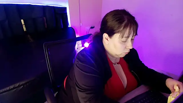  Emily rosee  online show from 12/02/25, 11:34