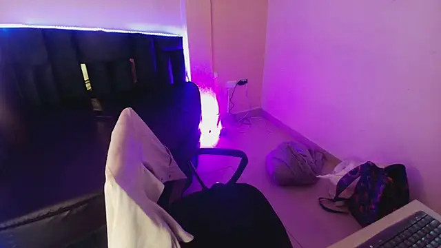  Emily rosee  online show from 11/29/25, 01:44