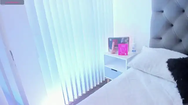 Snapshot of VictoriaParkeer chatting on 11/25/25, 11:43 VictoriaParkeer online show from 11/25/25, 11:43