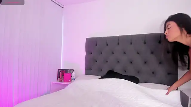 Snapshot of VictoriaParkeer chatting on 11/20/25, 11:44 VictoriaParkeer online show from 11/20/25, 11:44