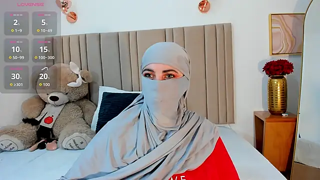 Snapshot of najwa__ chatting on 12/23/25, 04:34 najwa online show from 12/23/25, 04:34