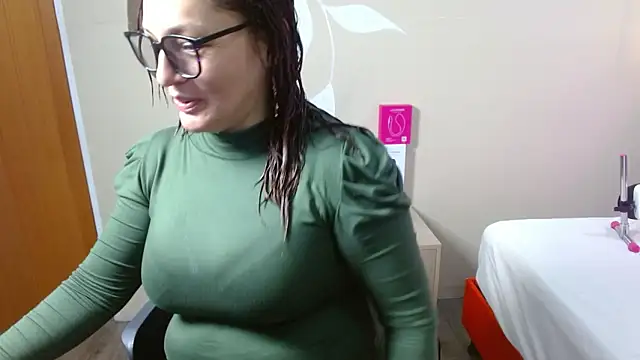 ScarletHott  online show from 11/16/25, 12:32