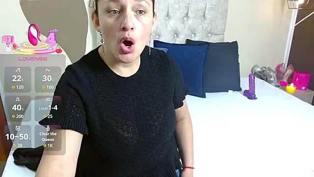 ScarletHott  online show from 10/01/25, 11:47