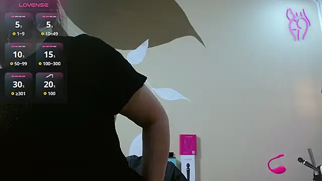 ScarletHott  online show from 11/18/25, 12:19