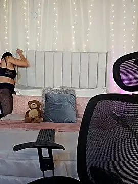 AriadnaTaylor online show from 11/11/25, 02:01