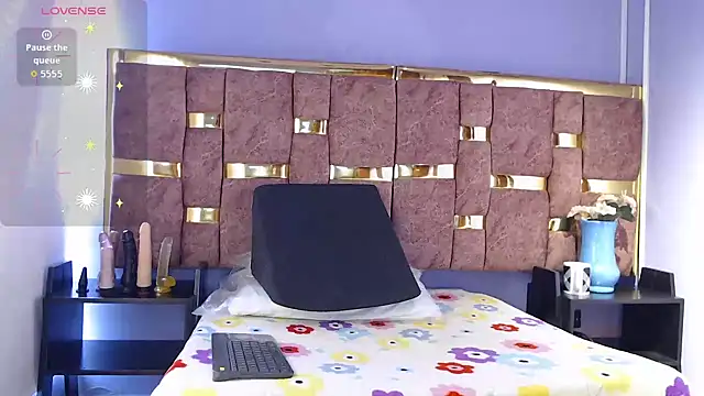 shantall 05 online show from 11/11/25, 07:52