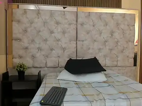 shantall 05 online show from 04/11/26, 05:49