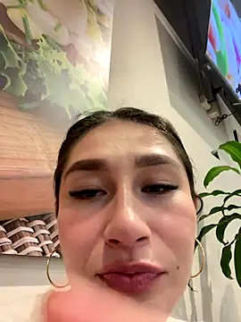 Snapshot of Isa_Villamarin chatting on 10/03/25, 03:35 Isa Villamarin online show from 10/03/25, 03:35