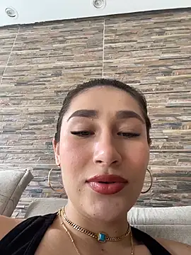 Snapshot of Isa_Villamarin chatting on 10/14/25, 02:50 Isa Villamarin online show from 10/14/25, 02:50