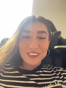 Snapshot of Isa_Villamarin chatting on 10/17/25, 03:14 Isa Villamarin online show from 10/17/25, 03:14