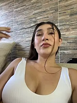 Isa Villamarin online show from 10/25/25, 09:59