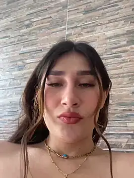 Snapshot of Isa_Villamarin chatting on 10/20/25, 02:39 Isa Villamarin online show from 10/20/25, 02:39