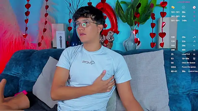 Leo Savage  online show from 02/08/26, 04:32