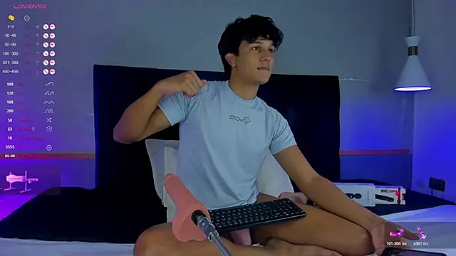 Leo Savage  online show from 11/08/25, 04:05