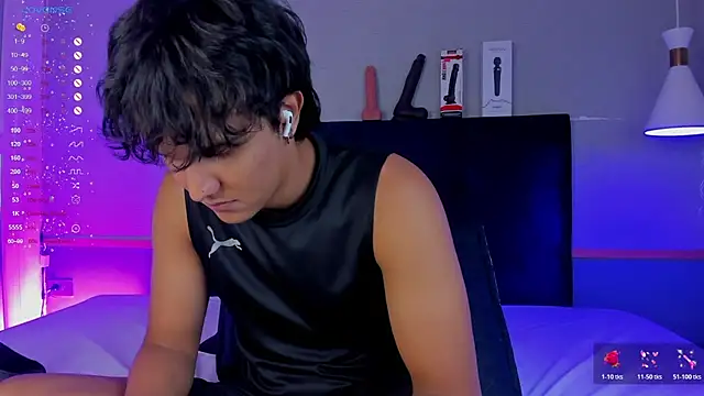 Leo Savage  online show from 11/18/25, 03:43