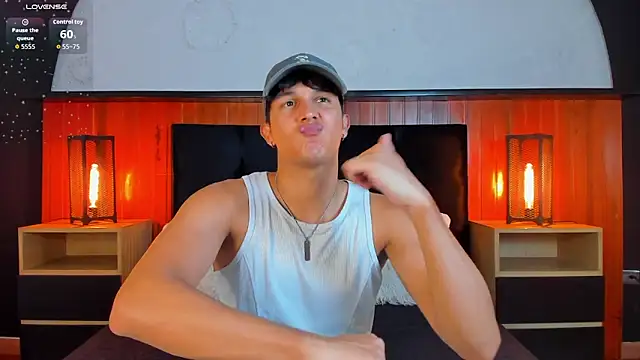 Leo Savage  online show from 05/10/26, 04:49
