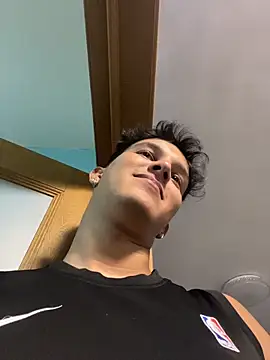 Leo Savage  online show from 04/05/26, 03:35