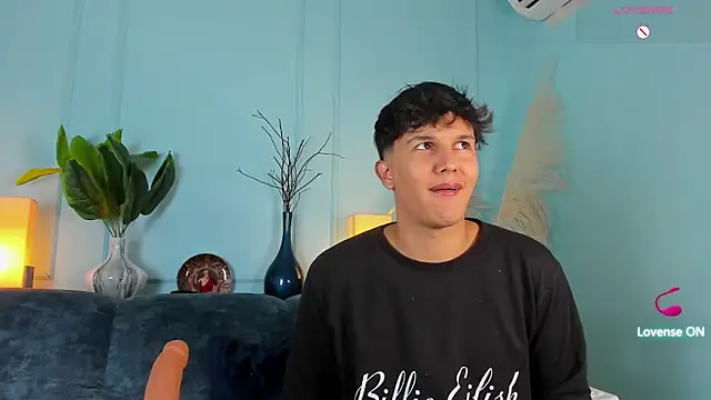 Leo Savage  online show from 02/25/26, 02:56