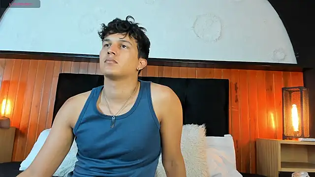 Leo Savage  online show from 05/08/26, 04:05