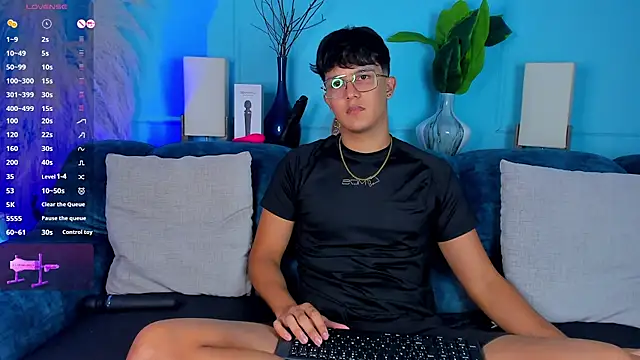 Leo Savage  online show from 01/10/26, 04:08