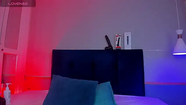 Leo Savage  online show from 11/17/25, 03:43