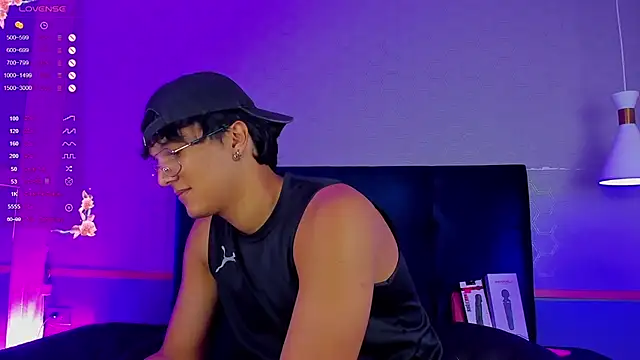 Leo Savage  online show from 11/04/25, 04:16