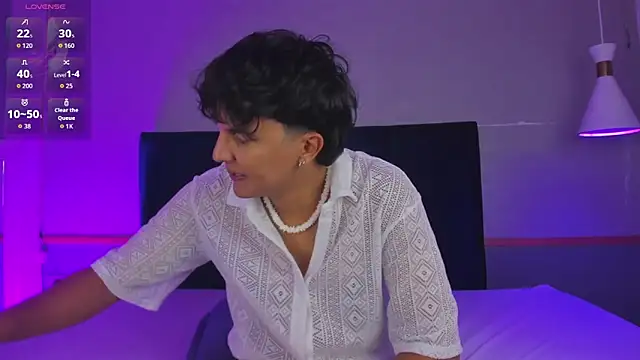 Leo Savage  online show from 09/30/25, 03:23