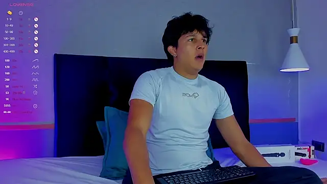 Leo Savage  online show from 11/10/25, 03:44