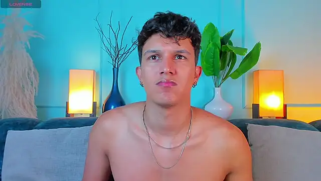 Leo Savage  online show from 04/08/26, 04:36