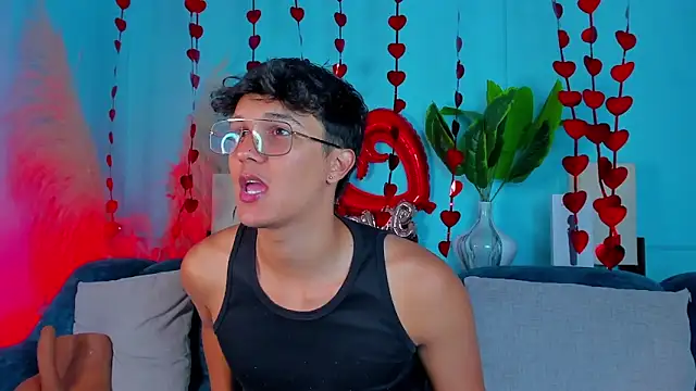 Leo Savage  online show from 02/10/26, 03:16